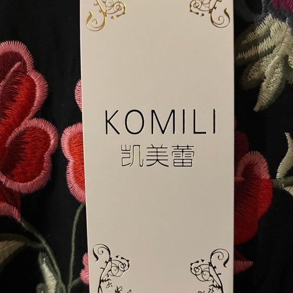 NWT Black long sleeve Blouse with floral embroidery size 3X - Picture 4 of 10